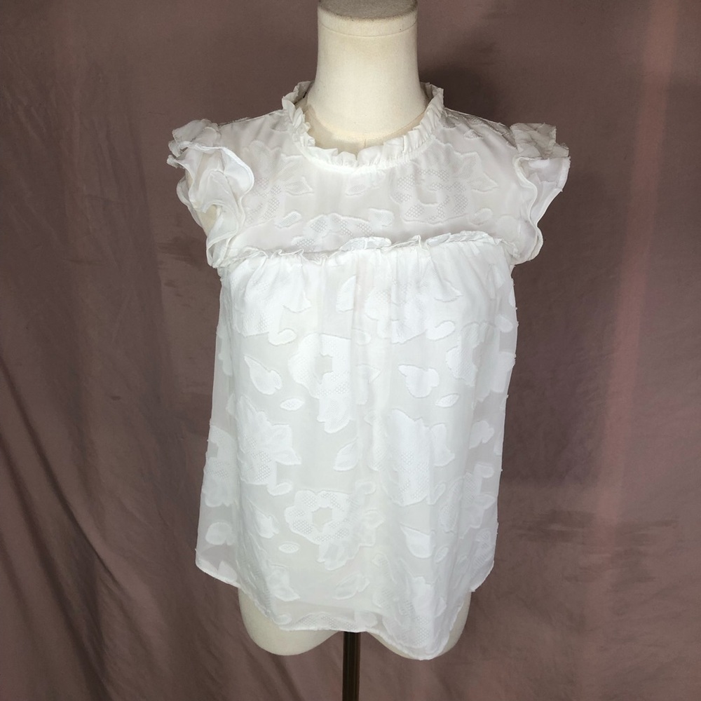 Size XS White Ruffled Sleeveless Floral Texture Top